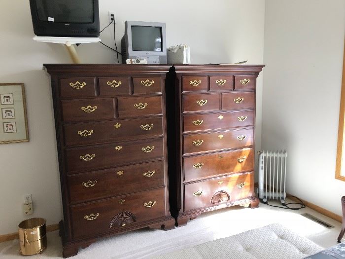 These are a matched pair of chests of drawers by Thomasville. They are in very good condition
