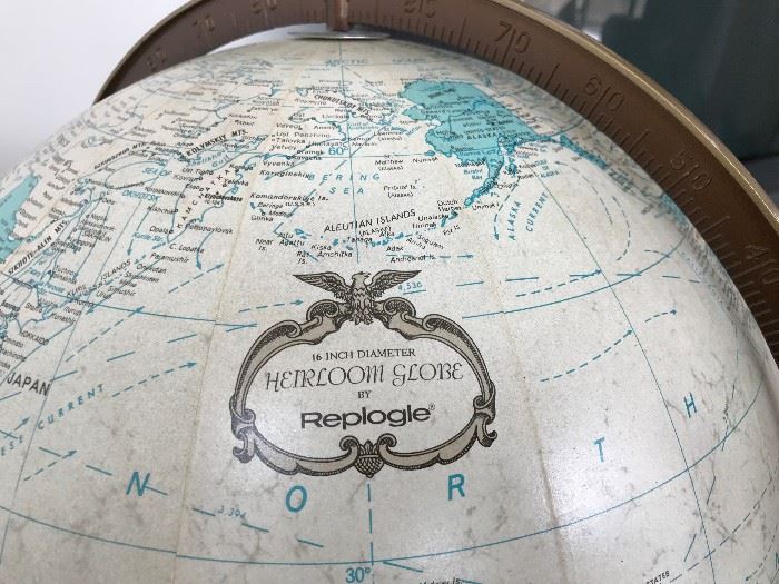 Replogole Heirloom lighted globe in very good conditon