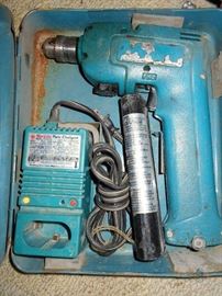 Makita electric drill w/batter charger and box