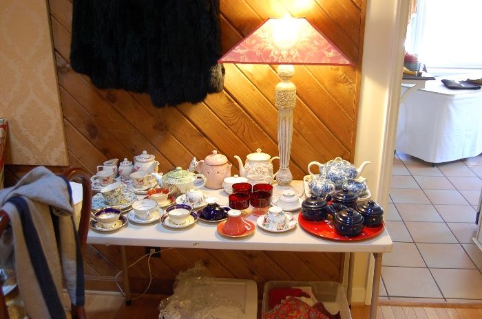 Tea Pots and china sets, vintage single tea cups / saucers
