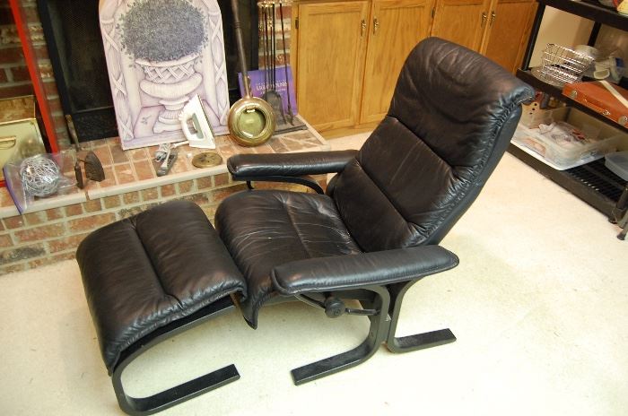 Mid century lounge chair w otto