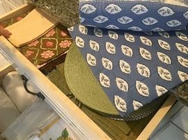 Linens & table clothes