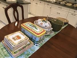 Serving & decorative pieces