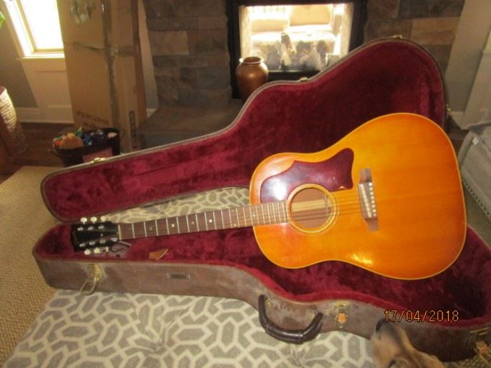 Gibson acoustic guitar 1969 J-45