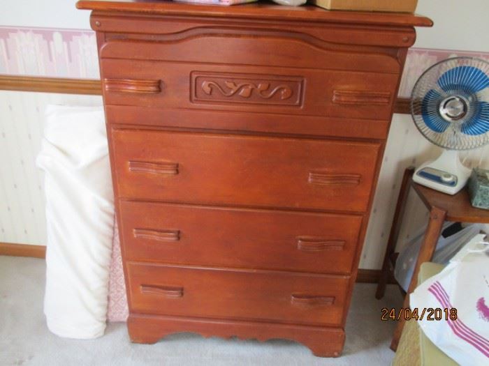 vintage chest of drawers (part of bedroom set)