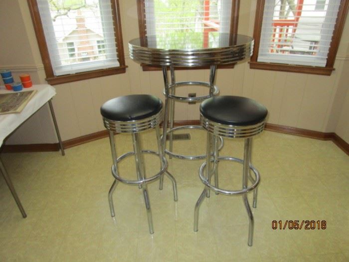 pub table with 2 swivel bar stools (repro)