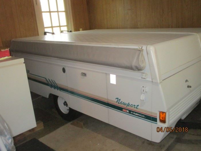Coleman Newport pop-up camper super clean inside and out