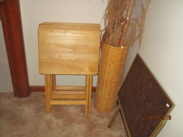 set of 4 TV tray tables