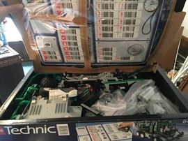 Leggo Technic kits