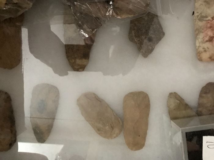 Indian arrowheads and spearhead’s including some good ones