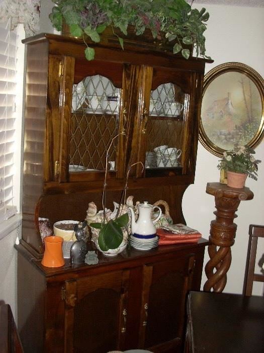  Hutch that fits well for smaller spaces and versatile for displaying china, collectables, or even books