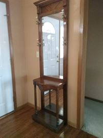 Hall tree with mirro