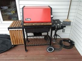 Weber Gas grill - Great condition w/ cover