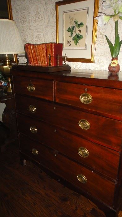 Hepplewhite  chest of drawers