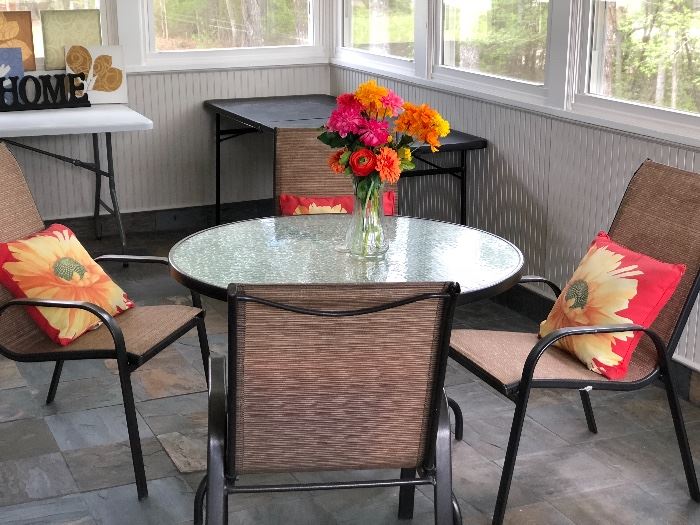 Patio set table & 4 chairs