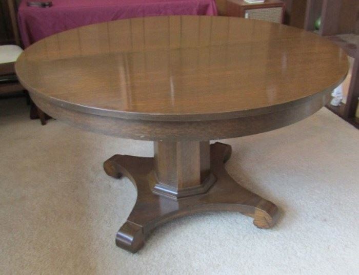 Round Oak Table with #8 Extra-Leaves