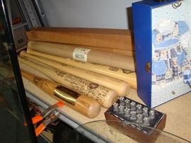 COLLECTIBLE BASEBALL BATS YANKEES / METS 