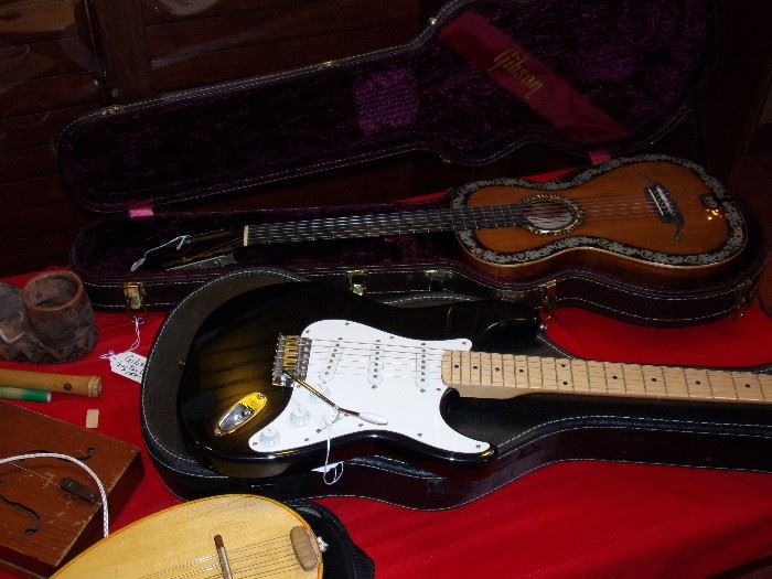 Fender Guitar 
Fancy Spanish guitar
Gibson guitar case only
