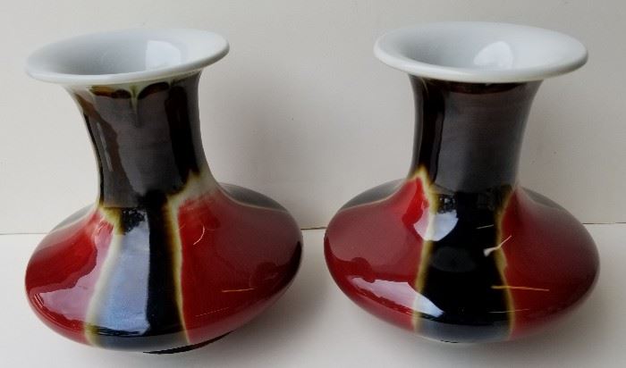 Lg Pair Signed Jingdezhen Zhi Chinese Vases

Large pr. flambe with sang de boeuf oxblood panels porcelain vase Examples. Blue underglaze four character Jingdezhen made mark, Jiangxi origin, Republic era.

8 inches high x 8 inches diameter at widest point.