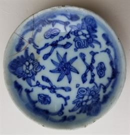 Signed Antique Possibly Kangxi Era 4in Bowl

This small bowl has a modern Chinese wax seal export seal and we suspect it to be late Ming to early Qing but the reverse reminds us us late Edo and early Meiji Japanese Arita wares so we are offing it simply as Asian and old, antique or dynasty era - as is.

Blue and white porcelain bowl, dish or plate, signed with a partially obscured illegible blue underglaze box mark beneath a modern wax export seal.

4 inches across x 0.7 inches high.