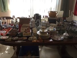 Table & 6 chairs plus lots of kitchen items