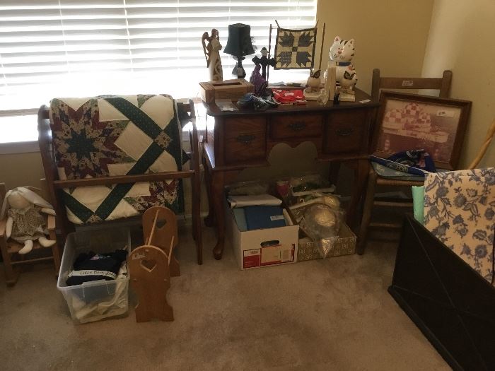 Quilt rack, quilt, small table, etc