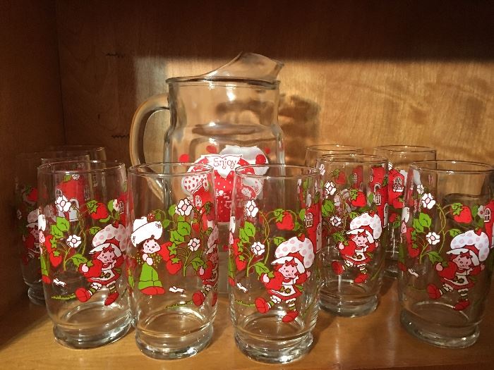 American Greetings Strawbeery Shortcake Pitcher with 9 Glasses