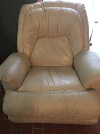 Large, Comfy Leather Recliner (Offwhite)