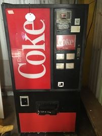 1970's Coke Machine - Ice Cold!!!
