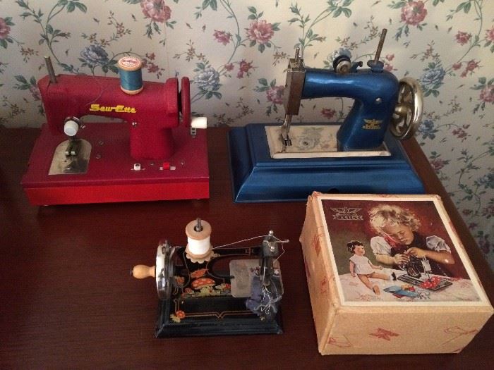 Vintage children's sewing machines including Sew-Ette and Casige.