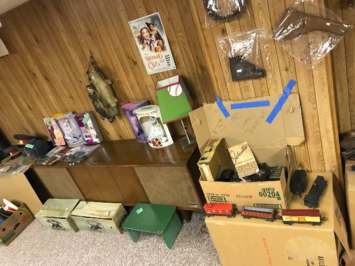 Vintage stereo cabinet, it works but needs a needle. Also boxed vintage Barbie dolls. (Dolly Pardon, Marilyn Monroe, And more)