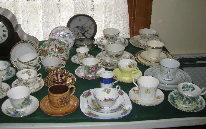 Tea cups/luncheon sets