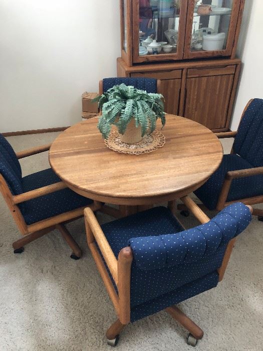 Table and 6 chaird
