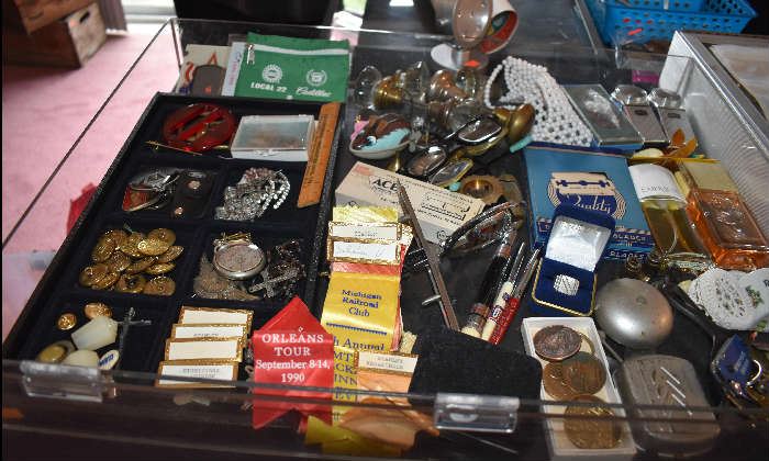 Detroit Police Buttons, Collectibles, Tin Mouse, Cadillac Emblem, Advertising, Vintage Electric Razors, Glass Door Knobs