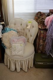 heart shaped slipper chair!