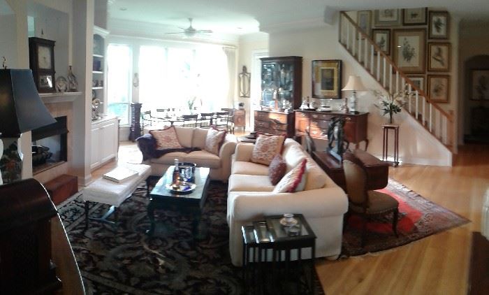 Okay, Jay bought a new toy with panoramic capabilities.  (So far, I am not a big fan!) But this home (backing up to a preserve) is expansive, bright and gorgeous...but presents a real glare issue.  Still, this living room set is practically a give away...not to mention the couch is a hide-a-way!