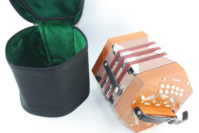 Musical instruments concertina