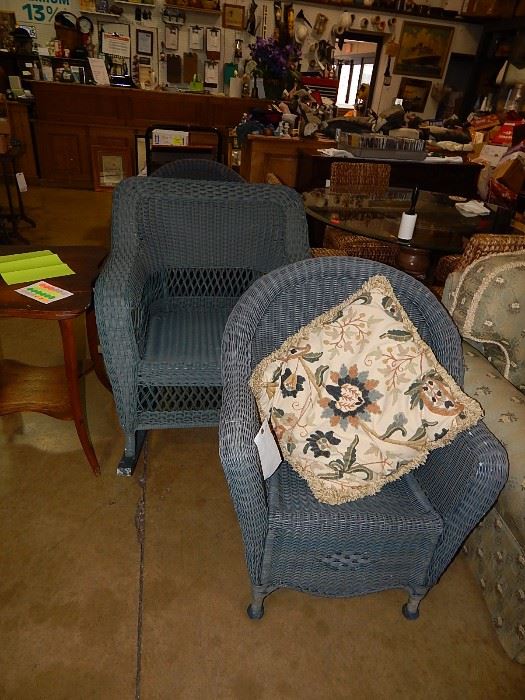 wicker, bedroom sets, dining sets, sofas, leather recliners, housewares, antiques, silver, collectibles