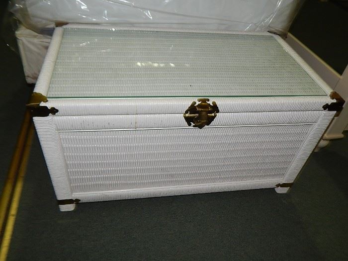 wicker, bedroom sets, dining sets, sofas, leather recliners, housewares, antiques, silver, collectibles, estate Swarovski crystal