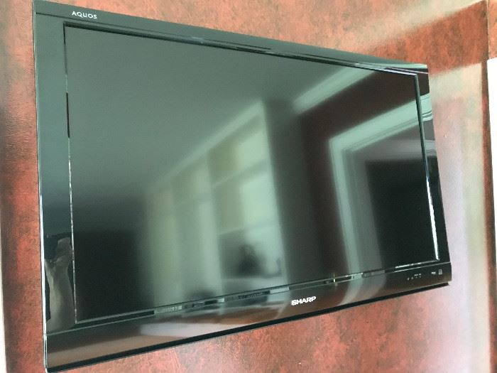Sony Aquos tv 40” model 1080p LCD HGTV  2009