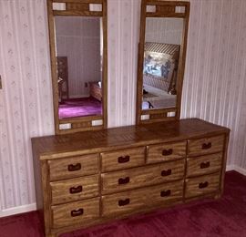 Dresser that goes with king bedroom suite