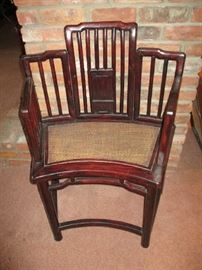 ORNATE ORIENTAL STYLE WOOD CHAIR (1 OF 4)