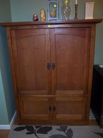 ARMOIRE / TV CABINET