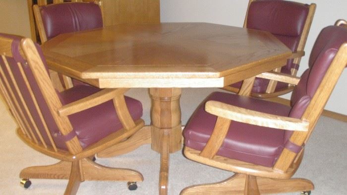 dinette/game table with 4 chairs on casters