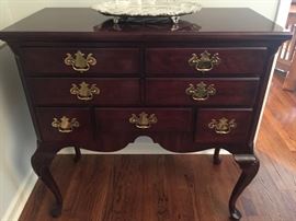 16.Henredon Mahogany 7 Drawer Sideboard w/ Cabriole Legs (38"x 18"x 38")   Opens to 76"
