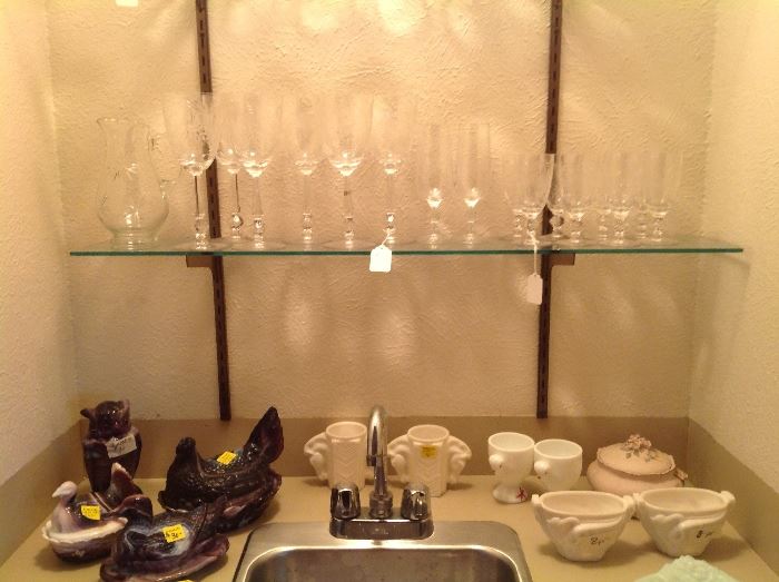 Set of crystal and some other accessories in wet bar area.