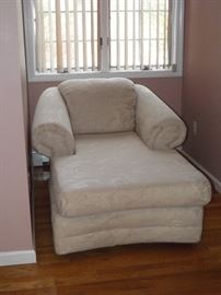 Hill Crest Chaise Excellent Condition