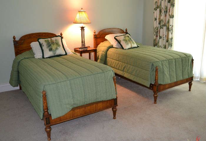 TWIN BED SET WITH CUSTOM SPREADS