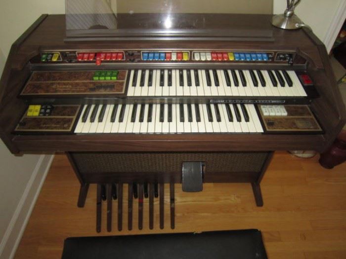 Thomas Playmate organ