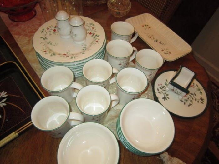Pfaltzgraff winterberry -8 dinner plates, 8 mugs, 7 bowls, s&p, trivet, platter, 4 glasses